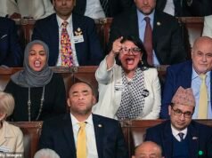 REVELADO: Los insultos raciales de Rashida Tlaib mientras los republicanos la ahogan en el cántico estadounidense