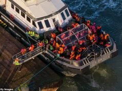 Récord de crisis en Nuevo Canal: más de 600 inmigrantes en pequeñas pateras llegan a Gran Bretaña en un solo día