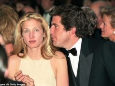 La bomba del aborto de Carolyn Bessette: Por primera vez, MAUREEN CALLAHAN revela un complot verdaderamente despiadado para incriminar a JFK Jr… las traiciones que se llevó a la tumba… y por qué todo lo que sabemos sobre ella es pura fantasía.