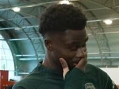Bukayo Saka conmovido hasta las lágrimas por la sentida carta de sus padres después de firmar su nuevo contrato con el Arsenal, tal como admite Talisman: “No me hablan mucho”.