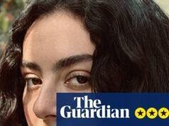 Charli xcx: reseña de Cumbres borrascosas: himnos de amor atonales que se destacan mucho de la película | charli