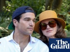 Voltéalo y reviértelo: lo que significa hoy la gorra trasera de JFK Jr | Moda