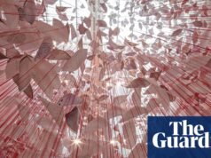 Tejido de la memoria: artistas transforman ropa de segunda mano en arte monumental | Arte