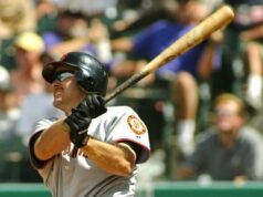 Jeff Kent ‘abrumado’ por la decisión de los SF Giants de retirar su número 21