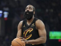 La estrella de los Cavaliers, James Harden, evaluado después de sufrir una fractura en el pulgar derecho en la victoria sobre los Knicks