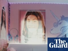 Ositos, juguetes y pulseras de la amistad: la película sobre las habitaciones vacías de las víctimas del tiroteo en la escuela | Películas documentales