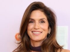 Clave la fórmula de vestimenta sencilla de Cindy Crawford con este tejido de lujo de $ 20