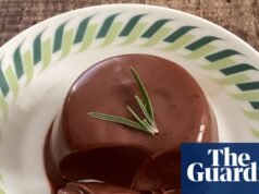 Receta de Rachel Roddy de panna cotta de chocolate y romero | Alimento