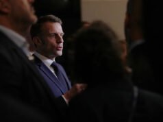 Macron ordena revisión de grupos de activistas violentos tras golpiza mortal a activista de extrema derecha