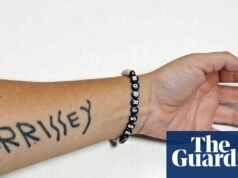 “Un recordatorio de mi descuido”: desde dibujos animados vergonzosos hasta estrellas de rock canceladas, los fanáticos del tatuaje se arrepienten | Tatuajes