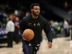 Según los informes, el guardia de los Lakers, Bronny James, ha sido descartado para el partido del domingo contra los Knicks debido a un dolor en la pierna izquierda.