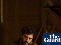 ‘El grito de guerra de los ricos y los terribles’: la canción que a los villanos de la televisión les encanta cantar | Televisión