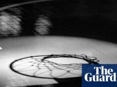 Entrenador de baloncesto de Tuskegee ‘violado’ tras ser esposado por la policía al final del partido | baloncesto universitario