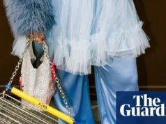 “No nos tomamos demasiado en serio”: street style en la Semana de la Moda de Londres – en imágenes