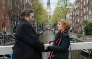 Lesley Manville y Ciarán Hinds en un pequeño drama