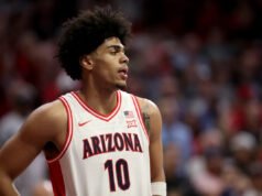 Koa Peat, estudiante de primer año de Star Arizona, marginado por distensión muscular en la parte inferior de la pierna