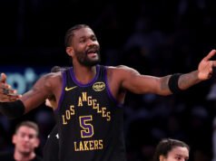 Clint Capela aplaude los comentarios de DeAndre Ayton tras la derrota de los Lakers