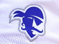 El jardinero de Seton Hall sufre una grave lesión en la pierna izquierda mientras rodeaba la primera base después de conectar un jonrón