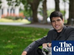 Carlos Alcaraz celebra triunfo en el Open de Australia jugando con su hermano – vídeo | Abierto de Australia 2026