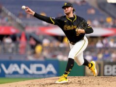 Los desafíos ABS le costaron a Paul Skenes 4 strikes, incluido 1 por décima de pulgada, en su debut en los entrenamientos de primavera.