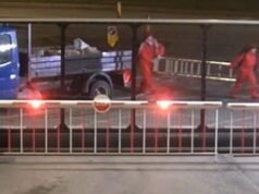 Un manifestante en una fábrica de Gaza dice que el ataque fue “legal”