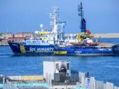 Italia detiene un barco alemán tras rescatar a inmigrantes en el Mediterráneo