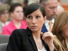 El glamoroso ‘Asesino de mulas de Moscú’ se declara inocente mientras comienza el juicio por el asesinato de su marido con un cóctel con púas