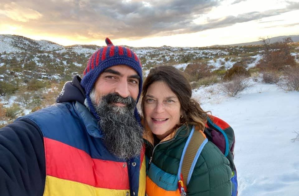 Annie Guthrie y su esposo Tommaso Cioni recibieron mensajes de texto de rescate de impostores