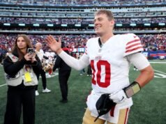 ¿Mac Jones de los 49ers será el objetivo durante las negociaciones comerciales del Combine?