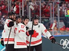 Macklin Celebrini anota el primer gol del equipo de Canadá en los Juegos Olímpicos de Invierno