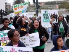 El distrito escolar de Oakland despide cientos de días después de que los maestros votaran a favor de la huelga