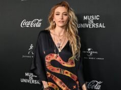 Paris Jackson sonríe junto a su madre Debbie Rowe en raras fotos familiares