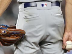 Jugador de béisbol de Seton Hall sufre grotesca lesión tras jonrón