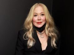 Christina Applegate cree que la reunión de novios y niños le dio COVID