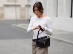 17 blusas favorecedoras con cuello barco que encarnan el estilo preppy de la costa este