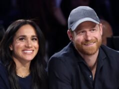 Meghan Markle y el príncipe Harry se reúnen en la cancha de la PDA durante un partido de la NBA