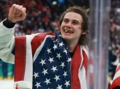 Jack Hughes predica el patriotismo tras marcar un gol en la prórroga sin dientes