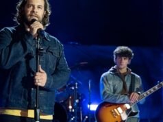 Trabaja para darle a su héroe una crisis de fe.