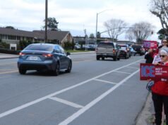 En el clima frío, las enfermeras de Salinas dicen: “¡ICE no es bienvenido aquí!” »