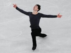 El patinador estadounidense Maxim Naumov rinde homenaje a sus difuntos padres cumpliendo un sueño olímpico que compartió con ellos