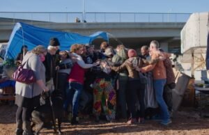 Lo que aprendí sobre el amor en un campamento para personas sin hogar