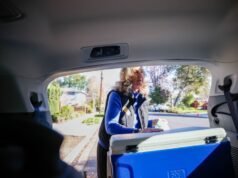 El aislamiento aumenta la carga para las personas mayores en el Área de la Bahía