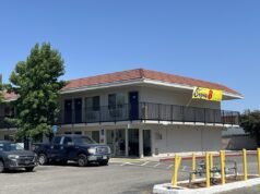 El propietario del hotel de San José espera que la quiebra ayude a retrasar la ejecución hipotecaria