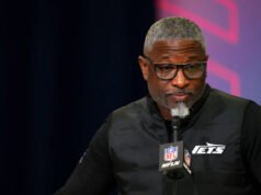 ¿Aaron Glenn se quedó dormido durante el NFL Combine? Por qué algunos aficionados creen que las cámaras captaron al entrenador en el lugar equivocado