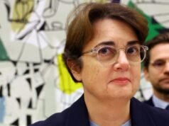 El director del museo del Louvre dimite pocos meses después de un sonado robo