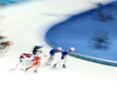 Juegos Olímpicos de Invierno 2026: Jordan Stolz se pierde por poco el podio en una caótica salida masiva