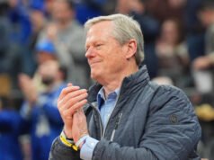 Charlie Baker apoya nuevamente el plan para expandir el torneo de la NCAA en el futuro, sin compromiso con el cronograma