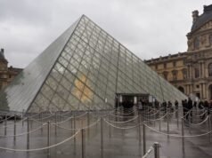 Dimite el director del famoso museo del Louvre de París