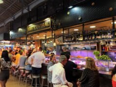 Las señales reveladoras a tener en cuenta al buscar un bar local en España, según Rick Steves