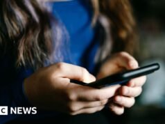 Los niños son “bombardeados” con anuncios en línea de medicamentos para bajar de peso, dice el comisionado